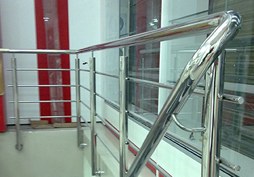 Brillo que perdura: Cuidá tus barandas de acero inoxidable